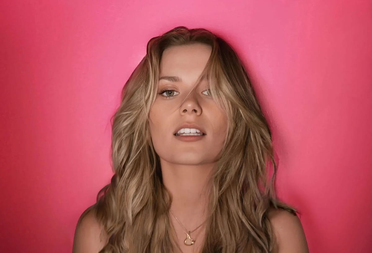 Zoee: Double E Delight